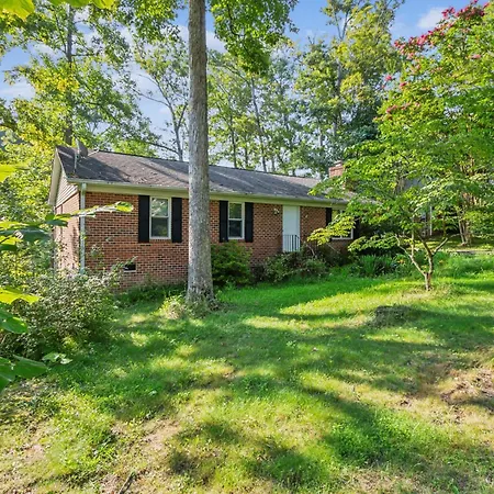 Charming Family Retreat With Scenic Views Home